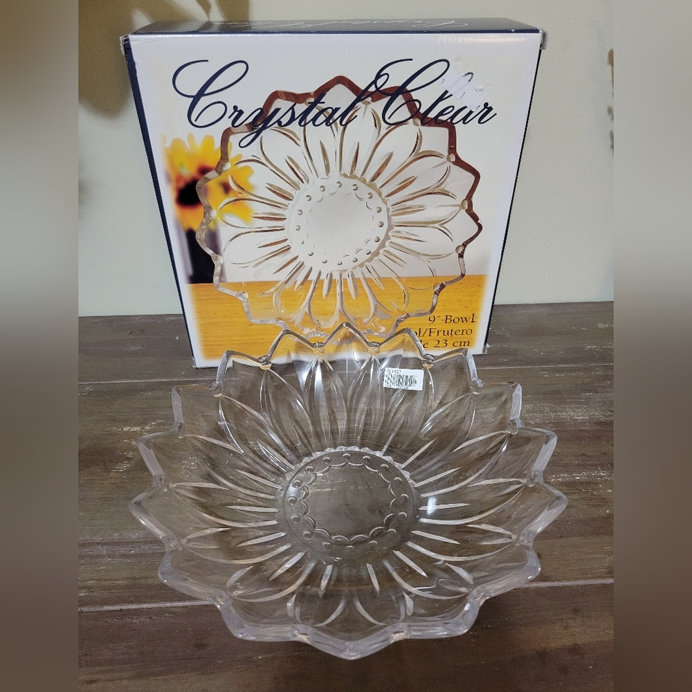 Crystal Clear 9 inch Crystal Sunflower Bowl